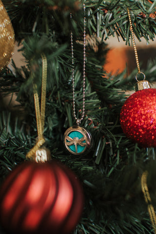 Xmas Bundle Offer: Dragonfly Necklace with any Freya Natural Therapy essential oil blend