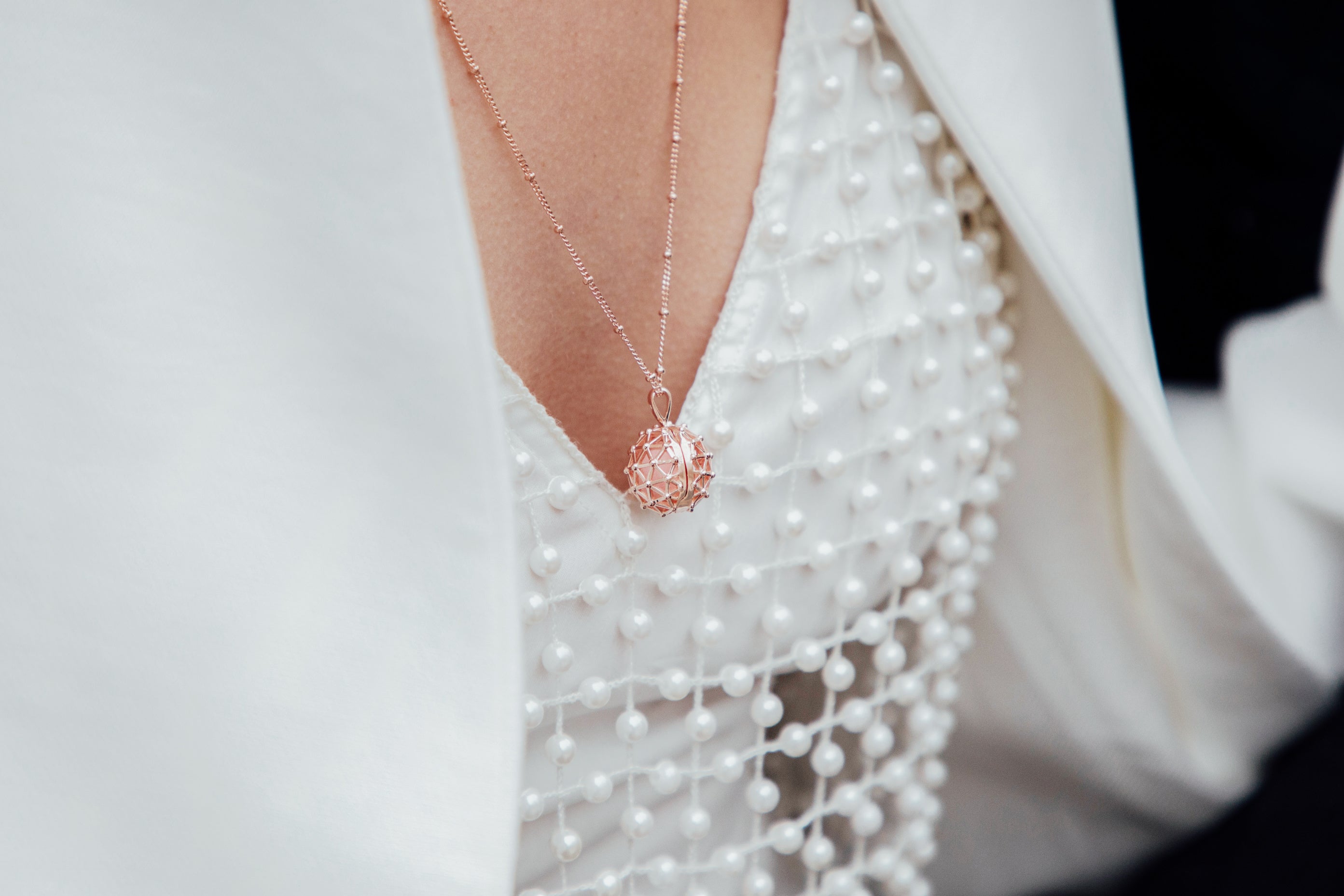 Oyl e Aromatherapy Necklace in Rose Gold scented jewellery